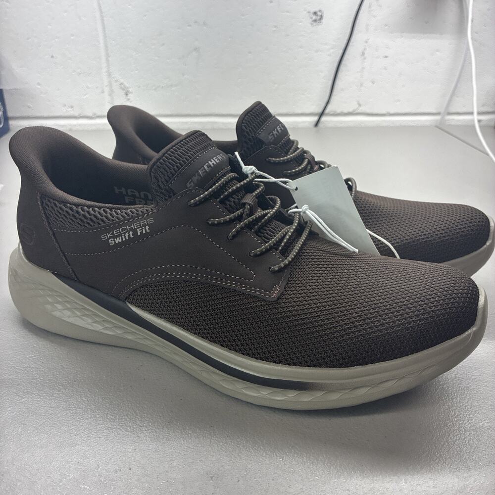 New SKECHERS Hands Free Swift Fit Sneaker Men's Size 8 Brown